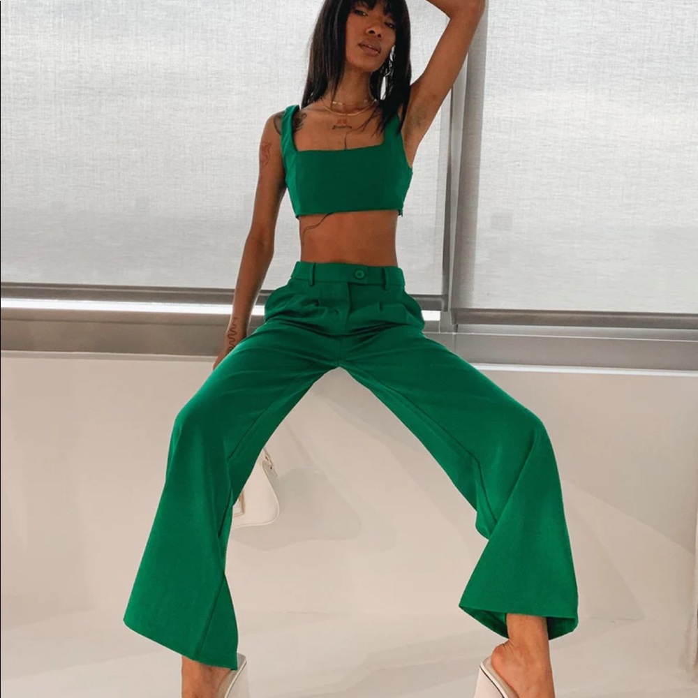 huxley set in green